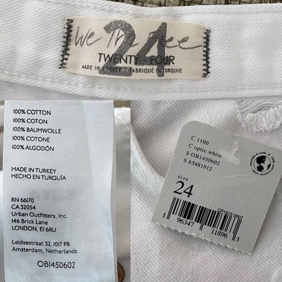 Free People Size 24 Maggie Button Fly Mid-Rise White Distressed Denim NEW Shorts - Picture 12 of 14